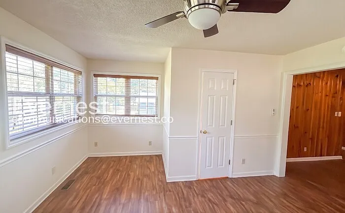 1407 Cloverdale Cir — Photo 8