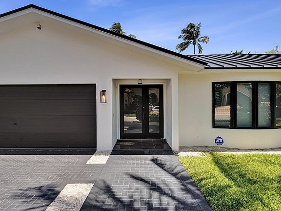 5th image of 933 Banyan Drive