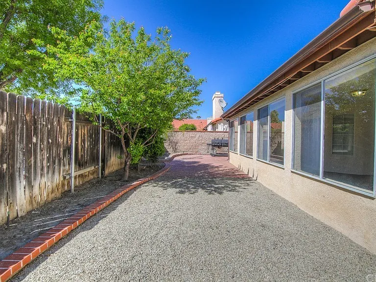 1319 Zirconia St — Photo 24