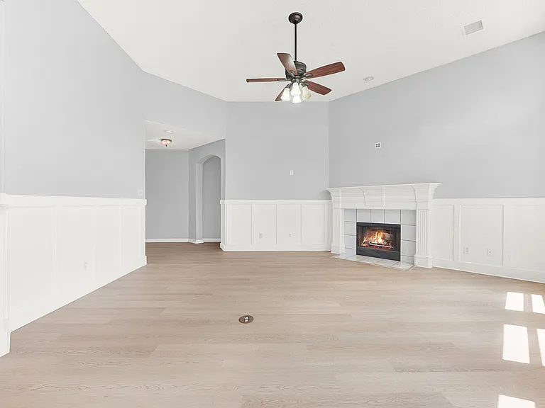 1413 Westmont Dr — Photo 6
