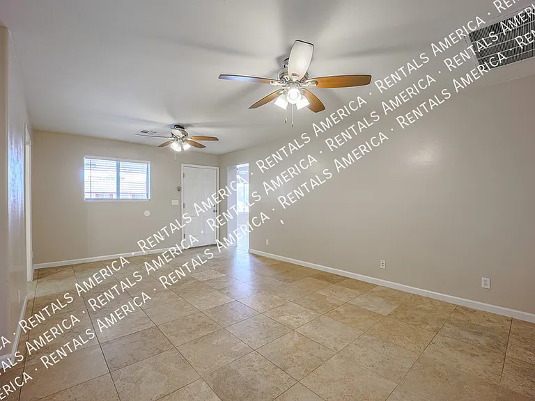 771 E Laredo St — Photo 5