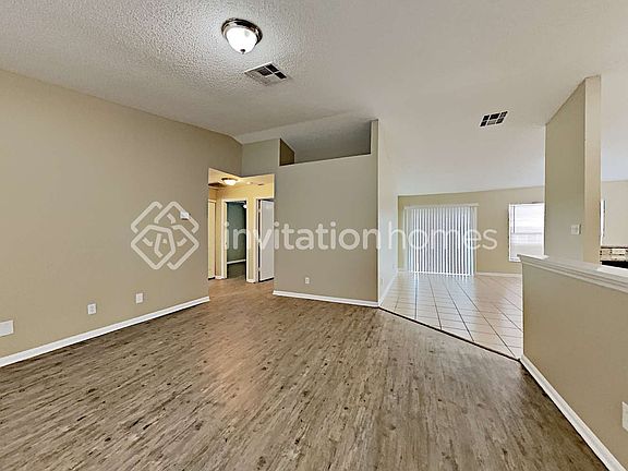 3rd image of 2766 Woodruff Dr