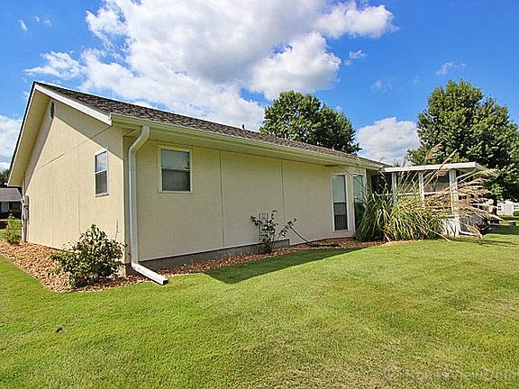 4th image of 1910 Longview Dr