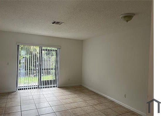 5th image of 11630 NW 35th Ct
