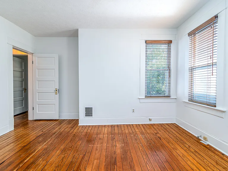 483 Stanley Ave — Photo 11