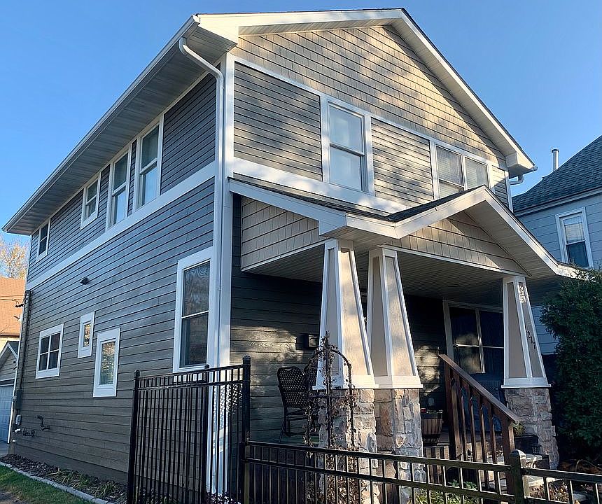 2nd image of 1217 18th Ave NE