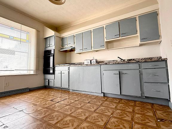 3rd image of 427 9th St