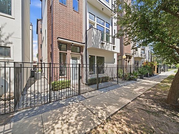 3rd image of 1618 Summer St