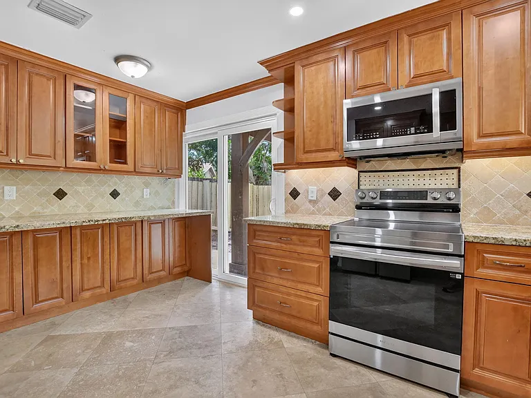 7813 Kenway Pl W — Photo 18