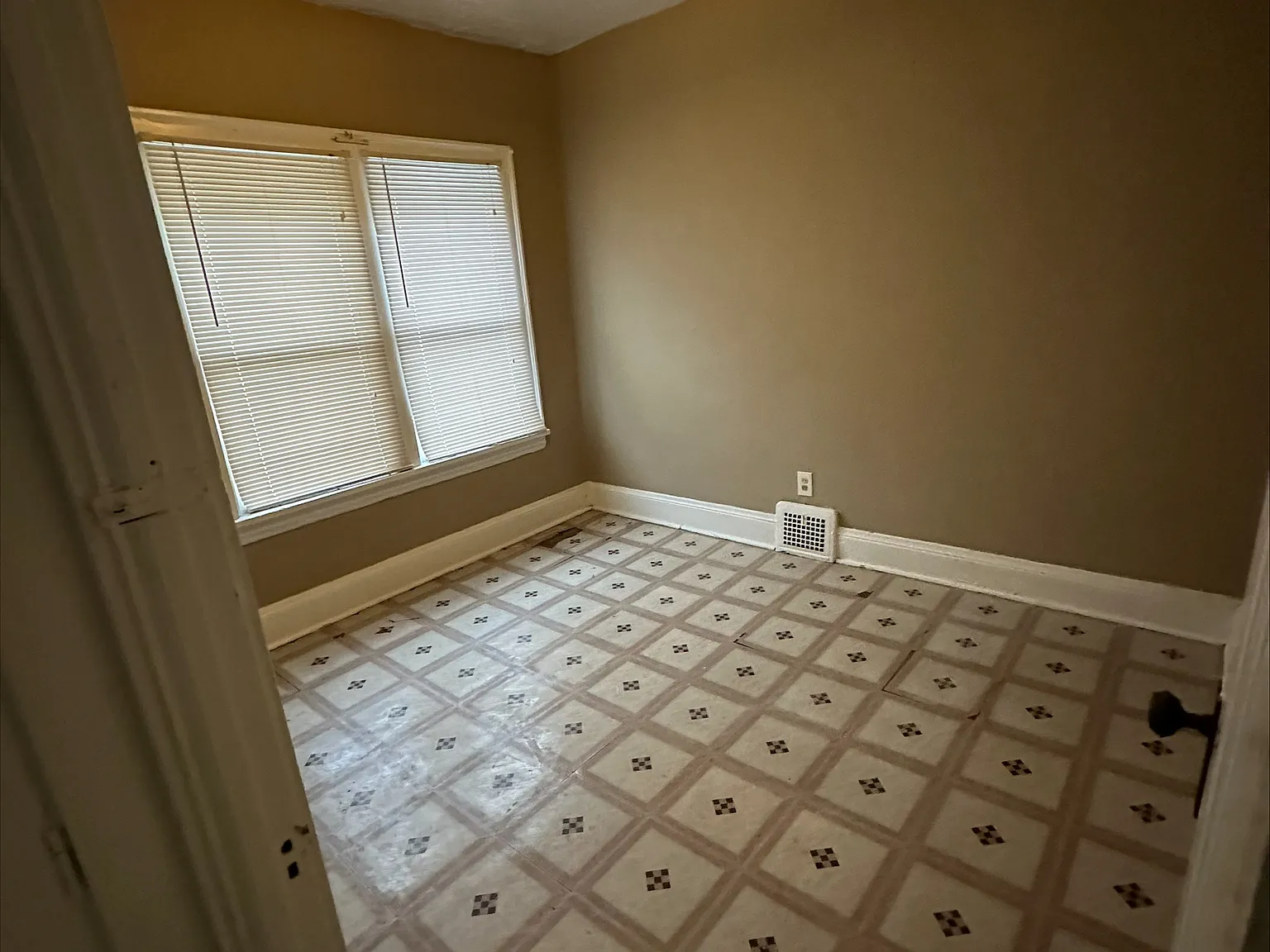 Iowa Avenue 12702/12704(selling) - 2 — Photo 3