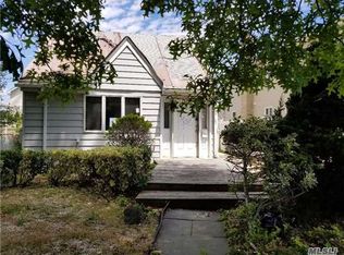 115 Beach Dr, Merrick, NY 11566
