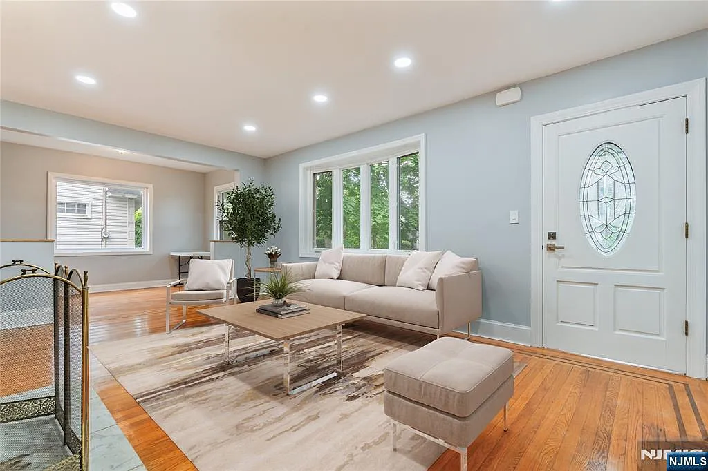 3 bed, 3.0 bath, $3,900 — Photo 4