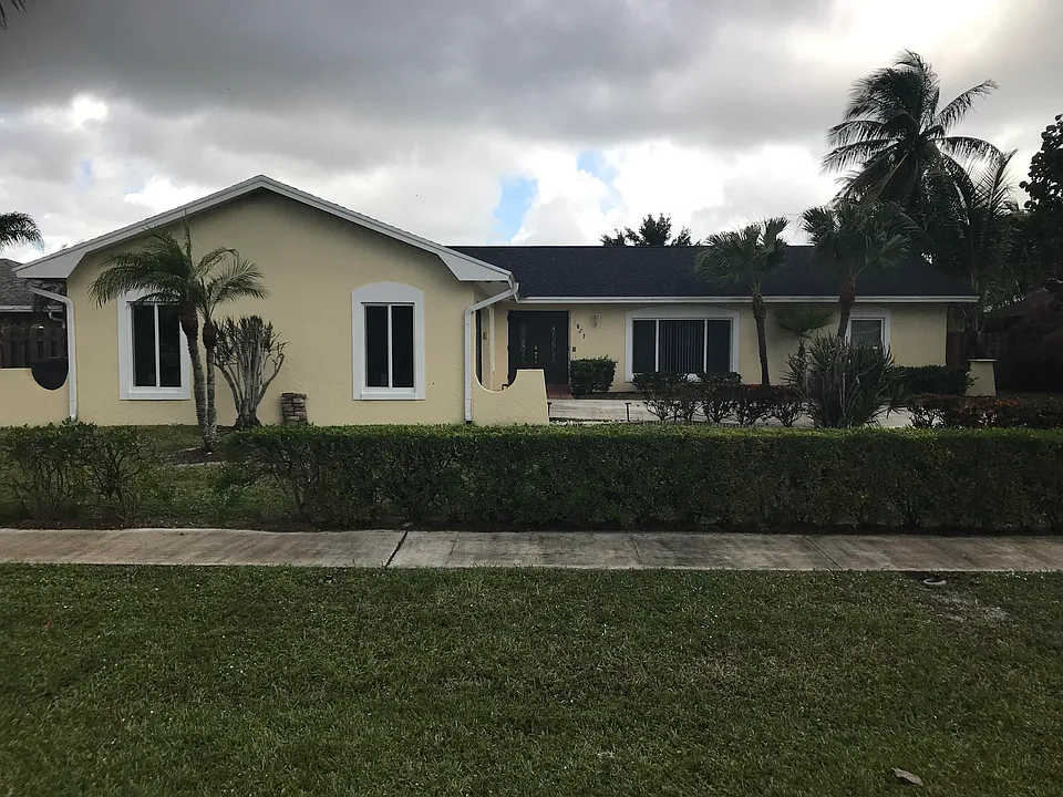 1657 Baltrusol Pl