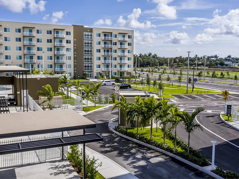 Village at Coral Reef — Photo 16