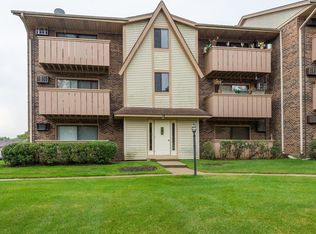 18 Echo Ct APT 2, Vernon Hills, IL 60061
