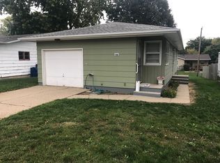 906 Summit St, Yankton, SD 57078