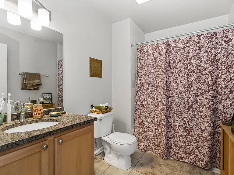 1542 N Damen/2010 W Pierce — Photo 7