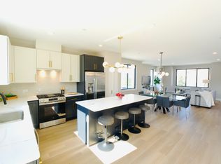 180 Pointe Dr, Northbrook, IL 60062