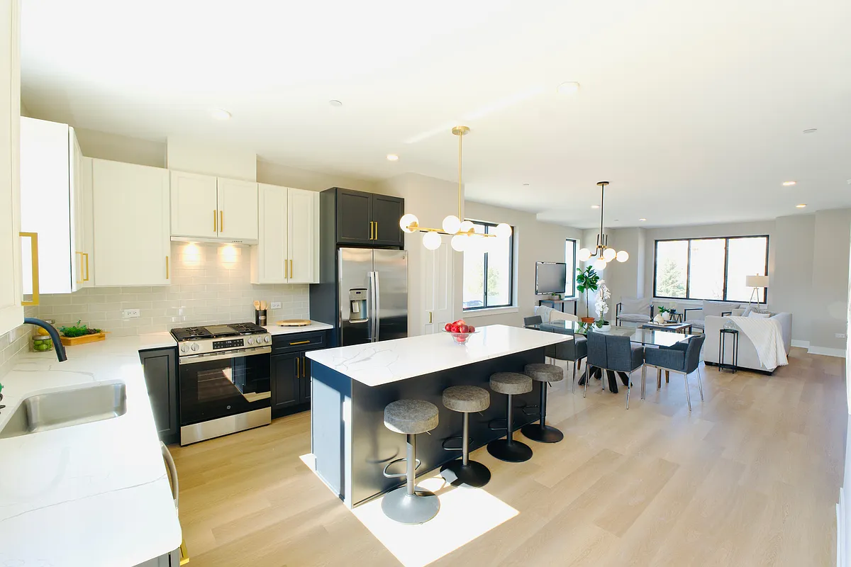 Building Photo - 185 Pointe Dr #185