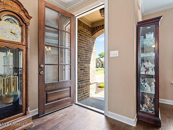 5th image of 8830 Courtly Cir S