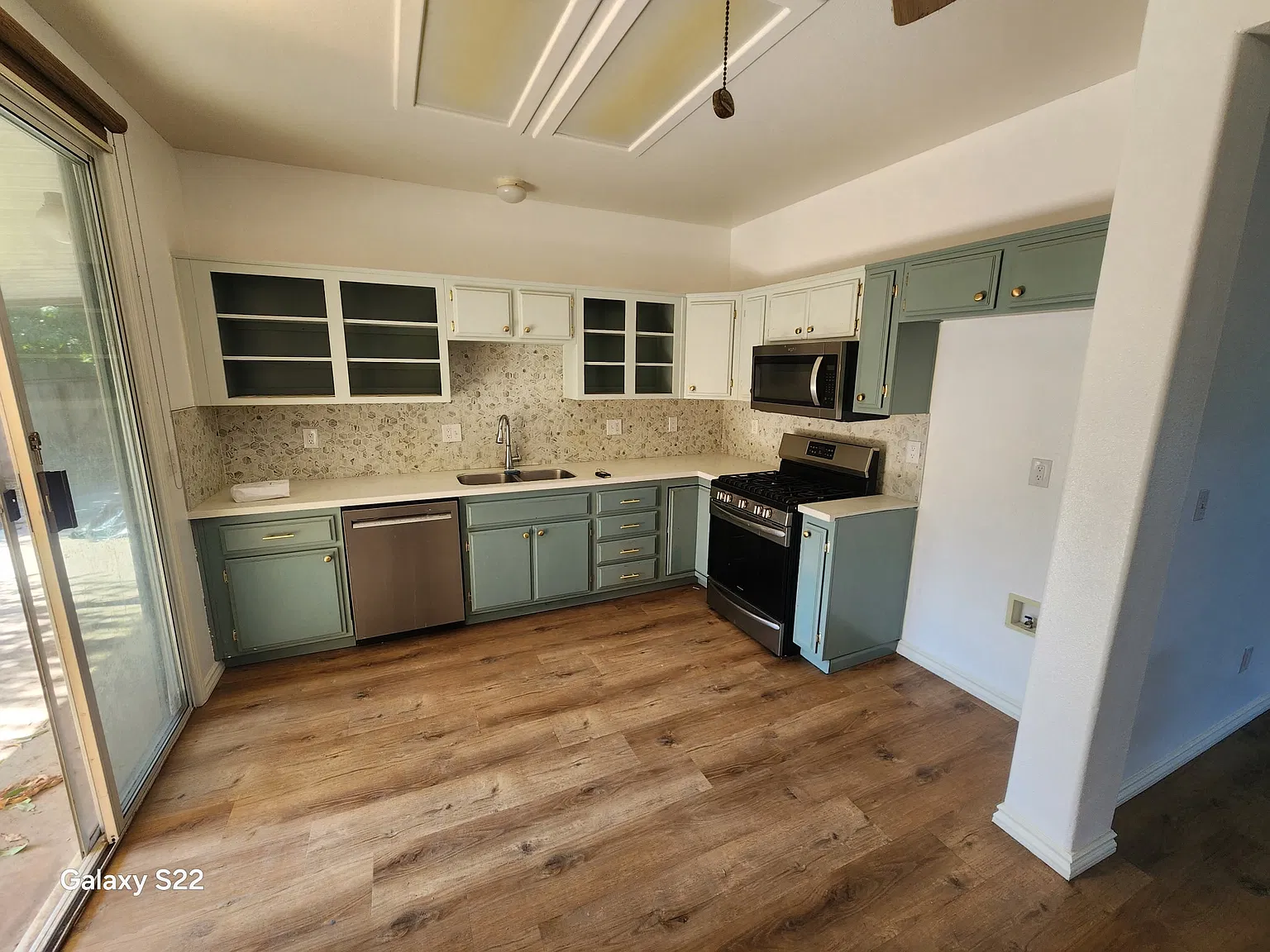 3 bed, 1179 sqft, $2,300 — Photo 3