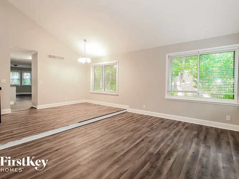 2668 Royal Oak Ct — Photo 6