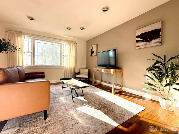 110 Sylvan Ave, Piscataway, NJ 08854