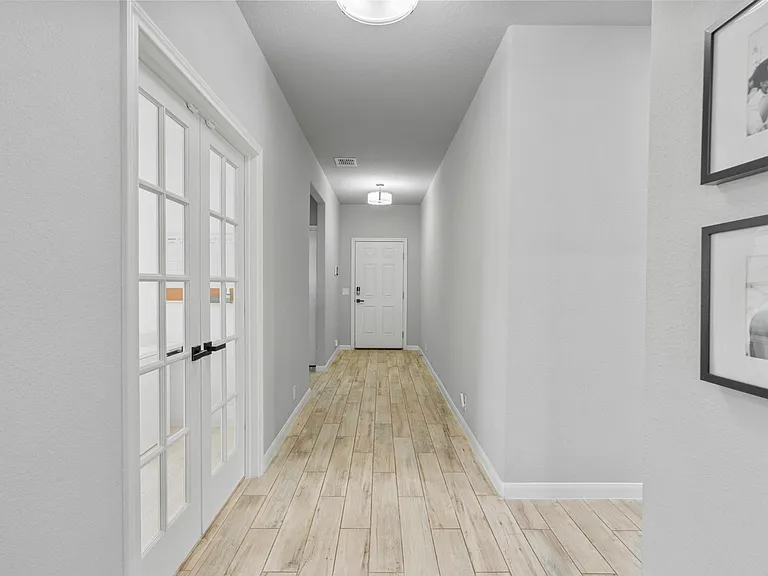 817 Cloverwood Dr — Photo 4