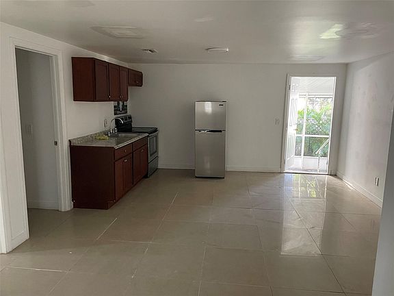 3rd image of 2120 SW 51st Ct