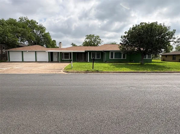 984 N Monroe St, La Grange, TX 78945