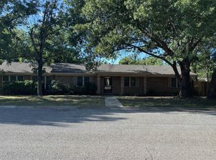 1306 W Hill Ln, Coleman, TX 76834