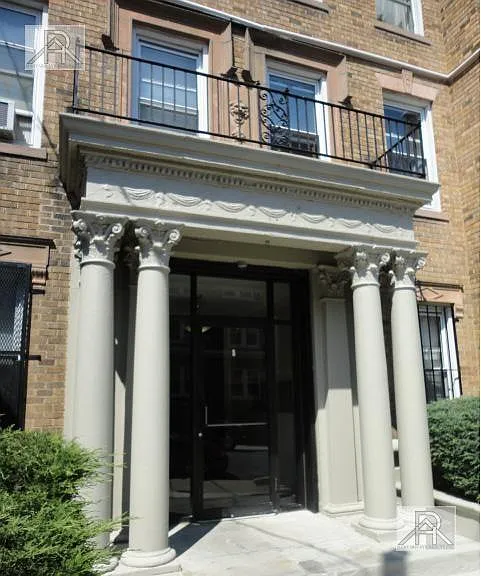 Building Photo - 8 Vinal St #4