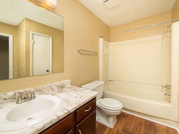 4th image of 2404 Scarlett Oak Ct