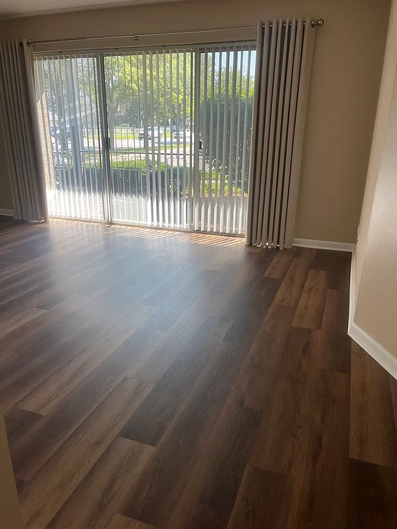 2 bed, 900 sqft, $1,600 — Photo 2