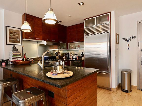 3rd image of 206 Front St APT 4D