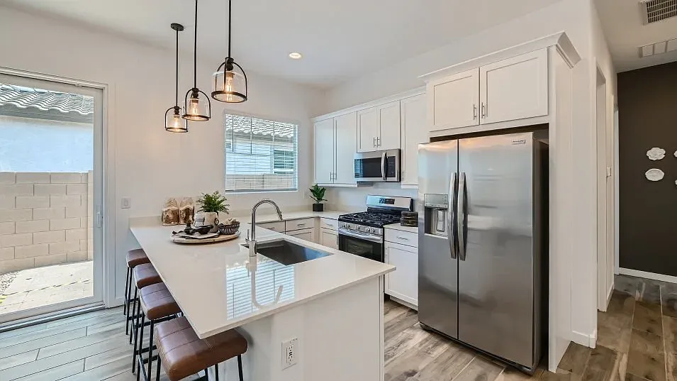 3263 W Peak View Rd — Photo 4