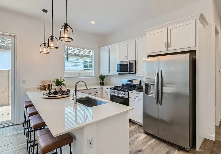 3263 W Peak View Rd — Photo 4