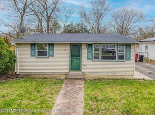 208 Laurel Dr, Bayville, NJ 08721