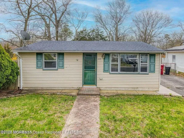 208 Laurel Dr, Bayville, NJ 08721