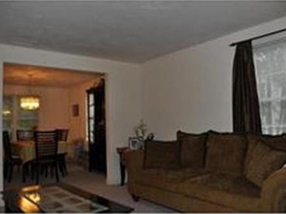 5th image of 49 Arrowwood Dr