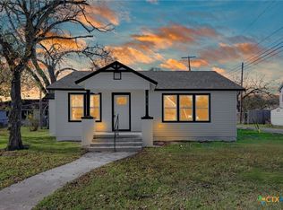 212 S Walnut Ave, Luling, TX 78648