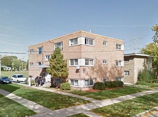 2100 Williamsburg Dr, Waukegan, IL 60085