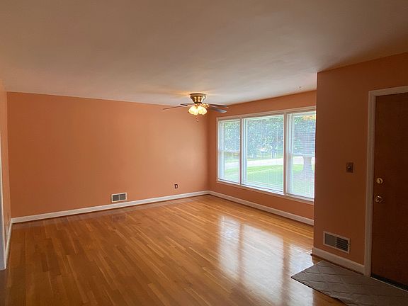 3rd image of 801 Mike Cir