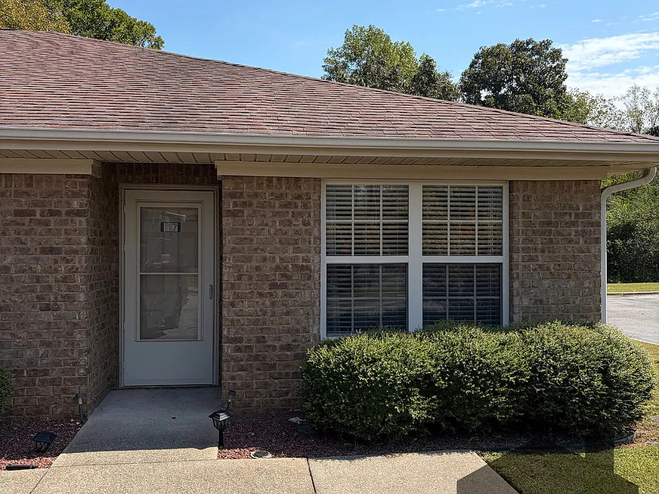 117 Deerbrooke Ln