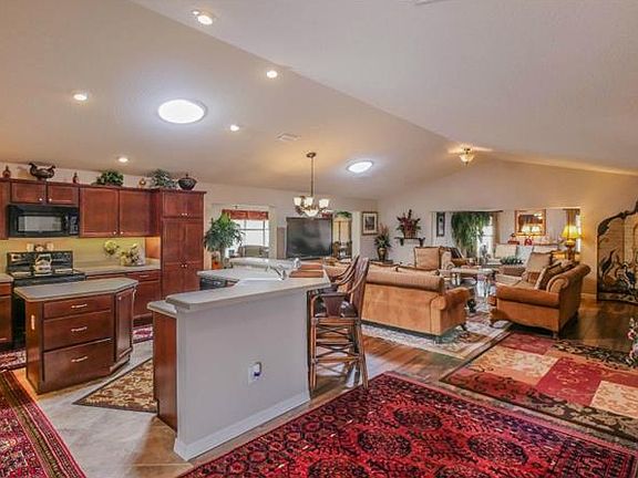 5th image of 647 Arteaga Way