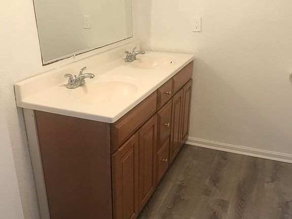 5th image of 8261 Hartford St #609
