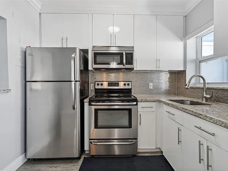 315 Van Buren St #205B — Photo 7