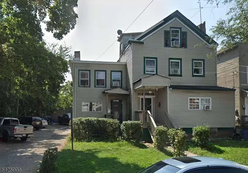 232 William St