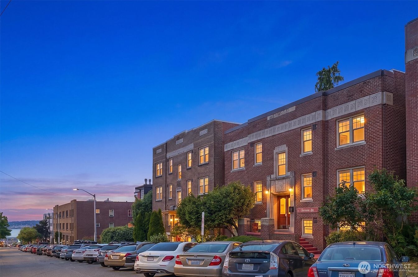 1st image of 625 4th Avenue W