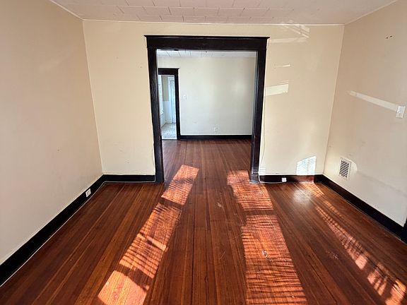 5th image of 327 Bassett St #B